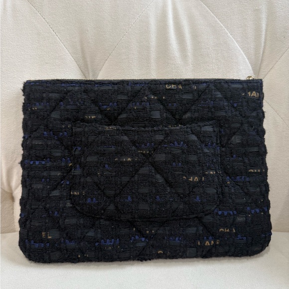 Chanel 19 Tweed O-case Clutch - Picture 7 of 11